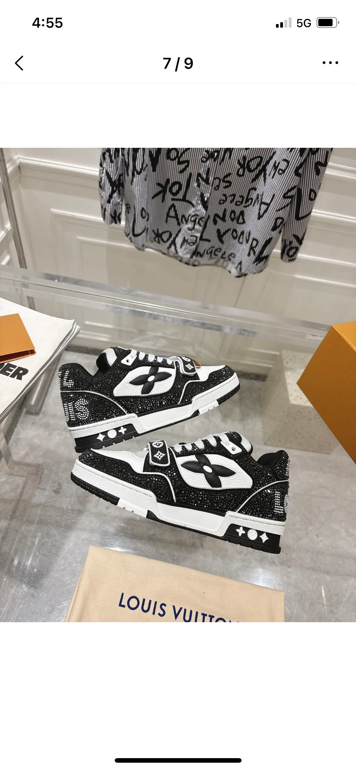 💕💕Factory direct selling price p840💕💕 Top version #couple style ⚠️ Comes with a full set of aviation box packaging ⚠️2️⃣0️⃣2️⃣5️⃣The hot LV full diamond 𝘁𝗿𝗮𝗶𝗻𝗲𝗿 series of the latest couple's sneakers, the quality has been upgraded again, the details are awesome It just doesn’t look too good! The model was sold out immediately within ten minutes of the official website going on sale. TPU outsole, mold fee is 2w+. The texture is comparable to the original version. The feet are made of polymeter micro-material and breathable British mesh. The details are the same as the original version. Please pay attention to distinguish the currency materials on the market. Size: Female 35-39, Male 39-45M